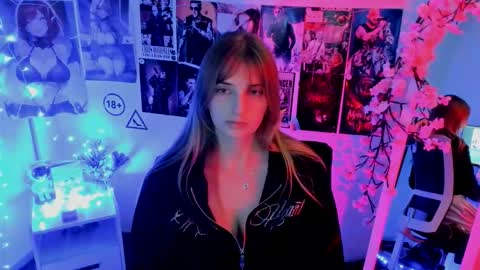 Karla online show from November 14, 2025, 3:33 pm