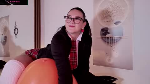 Snapshot of karla_valk1 chatting on October 18, 2025, 11:55 am karla online show from October 18, 2025, 11:55 am