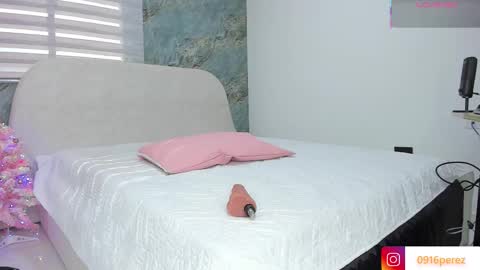 karolina  online show from November 22, 2025, 7:13 pm