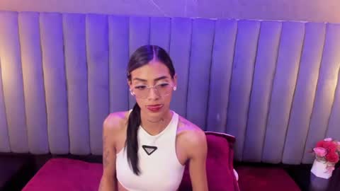 karlaslutskinny__ online show from June 30, 2026, 8:43 pm