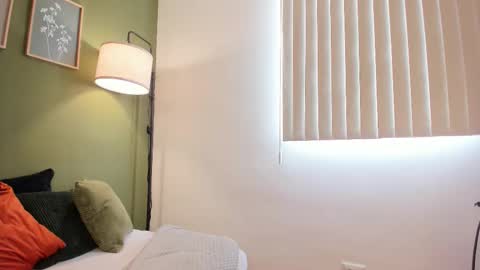 Snapshot of karlye_5 chatting on October 17, 2025, 1:46 pm Karlye online show from October 17, 2025, 1:46 pm