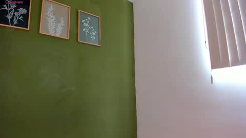 Karlye online show from April 8, 2026, 2:39 pm