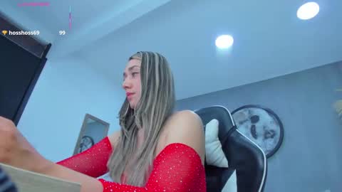karlyy_ online show from November 7, 2025, 12:05 pm