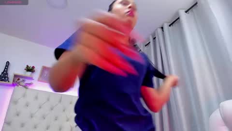 Snapshot of karol_bustamante chatting on September 26, 2025, 8:57 pm Karol online show from September 26, 2025, 8:57 pm