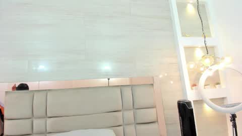  KAROL LEWIS  online show from October 24, 2025, 11:39 am