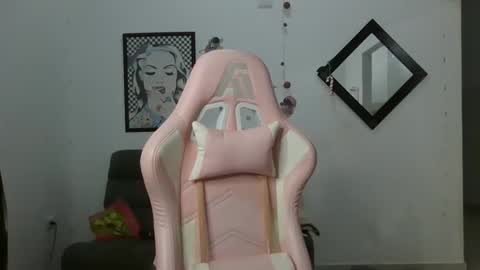 Snapshot of karol_naughty chatting on December 11, 2024, 10:36 am online show from December 11, 2024, 10:36 am