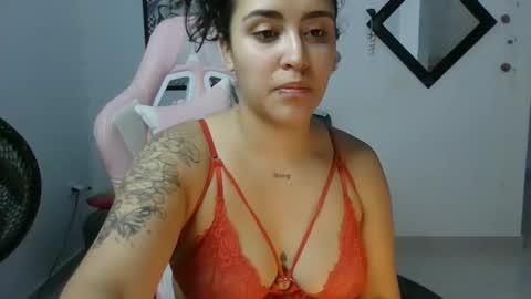 Snapshot of karol_naughty chatting on December 17, 2024, 11:06 am online show from December 17, 2024, 11:06 am