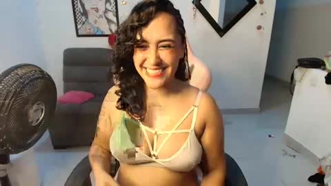 Snapshot of karol_naughty chatting on February 6, 2025, 2:33 am online show from February 6, 2025, 2:33 am