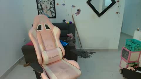 Snapshot of karol_naughty chatting on February 13, 2025, 3:18 am online show from February 13, 2025, 3:18 am