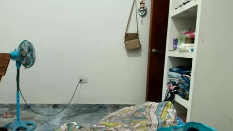 Snapshot of karol_naughty chatting on February 19, 2025, 11:06 am online show from February 19, 2025, 11:06 am