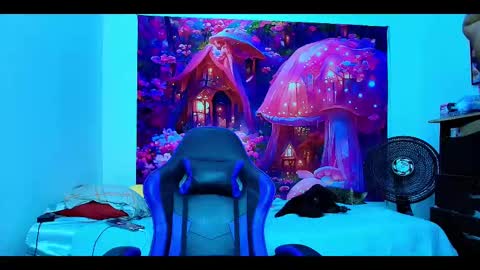 Snapshot of karol_naughty chatting on October 20, 2025, 10:27 am online show from October 20, 2025, 10:27 am