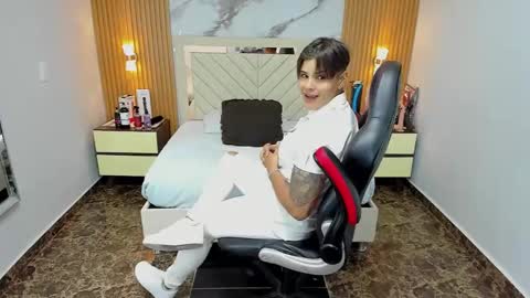 Snapshot of karolandluna chatting on October 30, 2025, 7:47 pm Karol and Luna online show from October 30, 2025, 7:47 pm