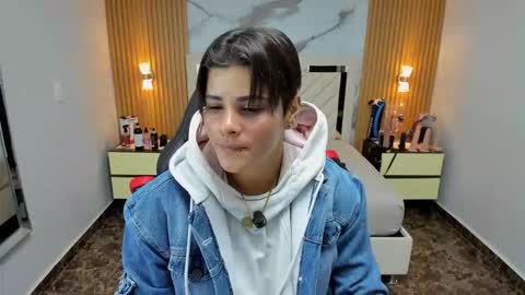 Snapshot of karolandluna chatting on November 28, 2025, 7:38 pm Karol and Luna online show from November 28, 2025, 7:38 pm