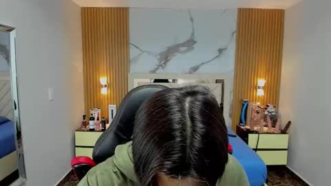 Snapshot of karolandluna chatting on December 2, 2025, 8:04 pm Karol and Luna online show from December 2, 2025, 8:04 pm