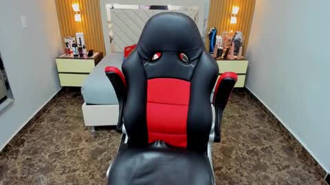 Snapshot of karolandluna chatting on December 17, 2025, 6:58 pm Karol and Luna online show from December 17, 2025, 6:58 pm