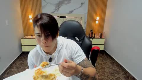 Snapshot of karolandluna chatting on February 17, 2026, 7:42 pm Karol and Luna online show from February 17, 2026, 7:42 pm