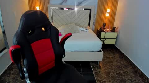 Snapshot of karolandluna chatting on February 19, 2026, 7:32 pm Karol and Luna online show from February 19, 2026, 7:32 pm