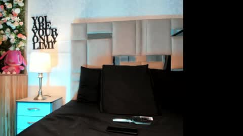 karolfoxxi__ online show from May 20, 2026, 5:02 am