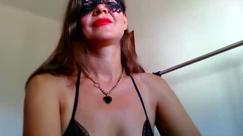 Snapshot of karolina_domina chatting on September 10, 2025, 10:15 am Karolina online show from September 10, 2025, 10:15 am