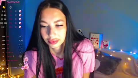 Snapshot of karolina_hottie_ chatting on July 14, 2026, 2:05 am Kira online show from July 14, 2026, 2:05 am