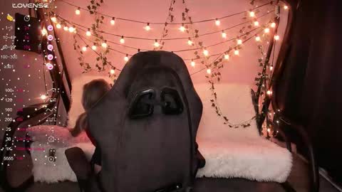 KarolinaHayes online show from December 14, 2025, 10:09 am