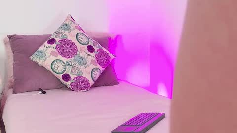 Snapshot of karolinahil chatting on December 15, 2025, 4:11 pm karolinahill online show from December 15, 2025, 4:11 pm