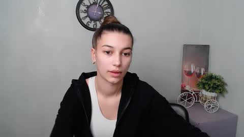 Snapshot of karolinamex_ chatting on February 19, 2025, 1:06 pm Karolina online show from February 19, 2025, 1:06 pm