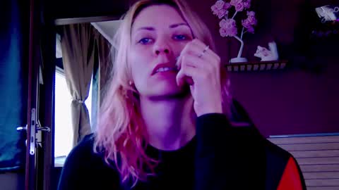 karoline121 online show from December 3, 2025, 10:13 am