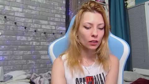 karoline121 online show from February 10, 2026, 8:35 pm