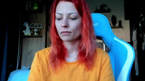 karoline121 online show from April 6, 2026, 5:19 am