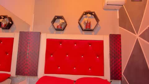 Snapshot of karoll014 chatting on October 18, 2025, 11:33 am Karol online show from October 18, 2025, 11:33 am