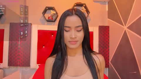 Snapshot of karoll014 chatting on October 23, 2025, 2:27 pm Karol online show from October 23, 2025, 2:27 pm