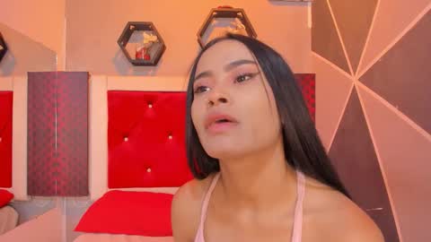 Snapshot of karoll014 chatting on October 25, 2025, 12:02 pm Karol online show from October 25, 2025, 12:02 pm