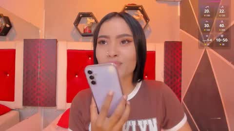 Snapshot of karoll014 chatting on October 29, 2025, 12:29 pm Karol online show from October 29, 2025, 12:29 pm