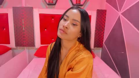 Snapshot of karoll014 chatting on November 11, 2025, 12:38 pm Karol online show from November 11, 2025, 12:38 pm