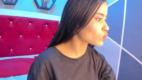 Snapshot of karoll014 chatting on November 12, 2025, 11:43 am Karol online show from November 12, 2025, 11:43 am