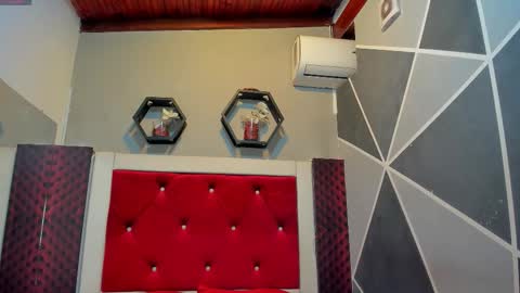 Snapshot of karoll014 chatting on November 17, 2025, 12:00 pm Karol online show from November 17, 2025, 12:00 pm