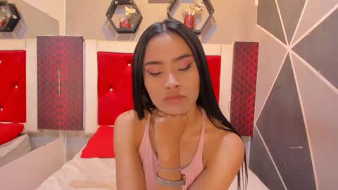 Snapshot of karoll014 chatting on November 18, 2025, 12:20 pm Karol online show from November 18, 2025, 12:20 pm