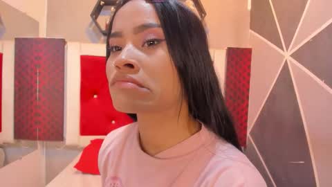 Snapshot of karoll014 chatting on November 20, 2025, 12:05 pm Karol online show from November 20, 2025, 12:05 pm