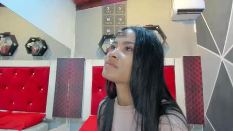 Snapshot of karoll014 chatting on November 21, 2025, 12:04 pm Karol online show from November 21, 2025, 12:04 pm