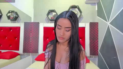 Snapshot of karoll014 chatting on November 25, 2025, 12:16 pm Karol online show from November 25, 2025, 12:16 pm