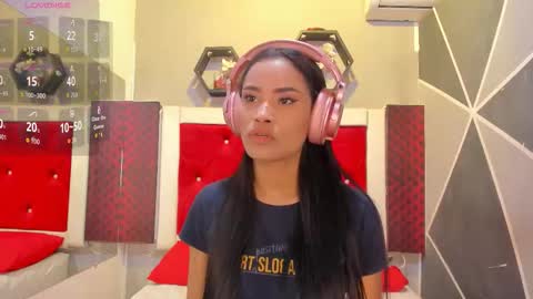 Snapshot of karoll014 chatting on November 26, 2025, 11:55 am Karol online show from November 26, 2025, 11:55 am