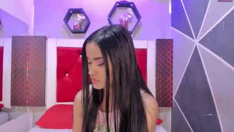 Snapshot of karoll014 chatting on December 1, 2025, 12:32 pm Karol online show from December 1, 2025, 12:32 pm