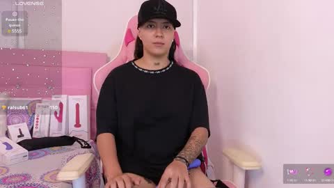 Snapshot of karollhorny chatting on March 6, 2025, 7:54 pm Karol online show from March 6, 2025, 7:54 pm