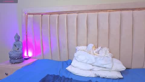 karoly online show from December 18, 2025, 5:52 pm