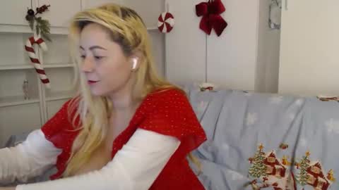 Snapshot of karolynesyera chatting on December 16, 2025, 8:14 pm karolynesyera online show from December 16, 2025, 8:14 pm