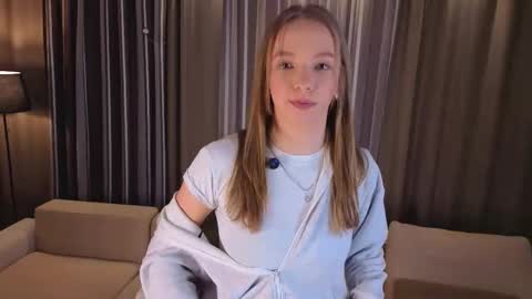 Snapshot of karonmainville chatting on December 19, 2025, 2:13 pm Emma online show from December 19, 2025, 2:13 pm