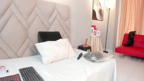 kasandra gomez online show from February 20, 2026, 12:49 pm