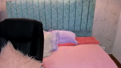 Snapshot of kat_blake chatting on October 6, 2025, 4:32 am kat_blake online show from October 6, 2025, 4:32 am
