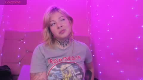 kat_cirice18 online show from March 8, 2025, 3:56 pm